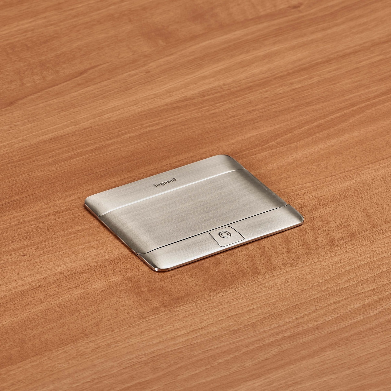 CAJA DE PISO RECTANGULAR C/TOMACTE DOBLE 110V FLIP-UP INOXIDABLE LEGRAND - Imagen 2