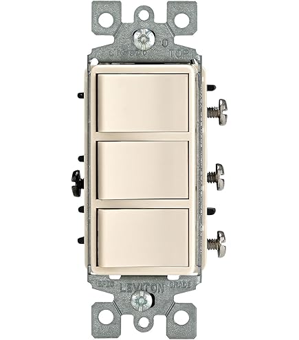 INTERRUPTOR TRIPLE 15A 120V LIGHT ALMOND DECORA LEVITON