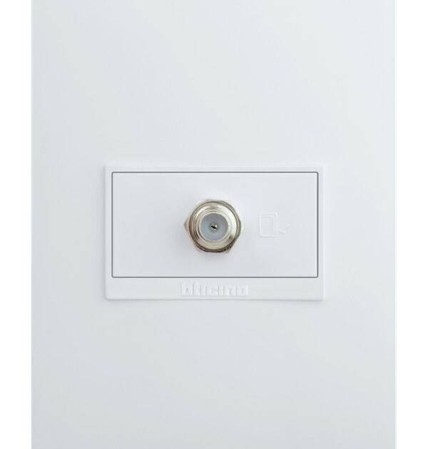 TOMA COAXIAL P/TV LUZICA BLANCO BTICINO