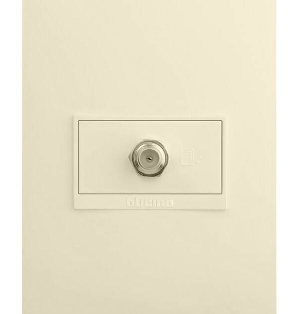 TOMA COAXIAL P/TV MARFIL LUZICA BTICINO