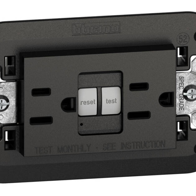 TOMACTE DOBLE C/TIERRA GFCI 120V NEGRO LIVING NOW BTICINO