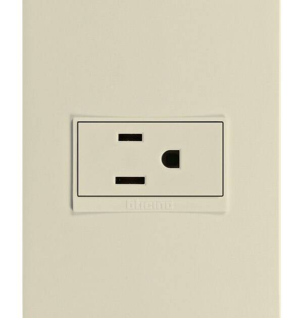 TOMACTE SENCILLO C/TIERRA 120V LUZICA MARFIL BTICINO